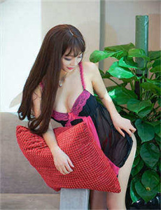 夏丽蒂，内裤湿了
